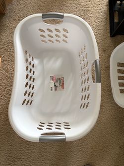 Sterilite Ultra HipHold 1.25 Bushel Plastic Laundry Basket - White/Grey (44L)