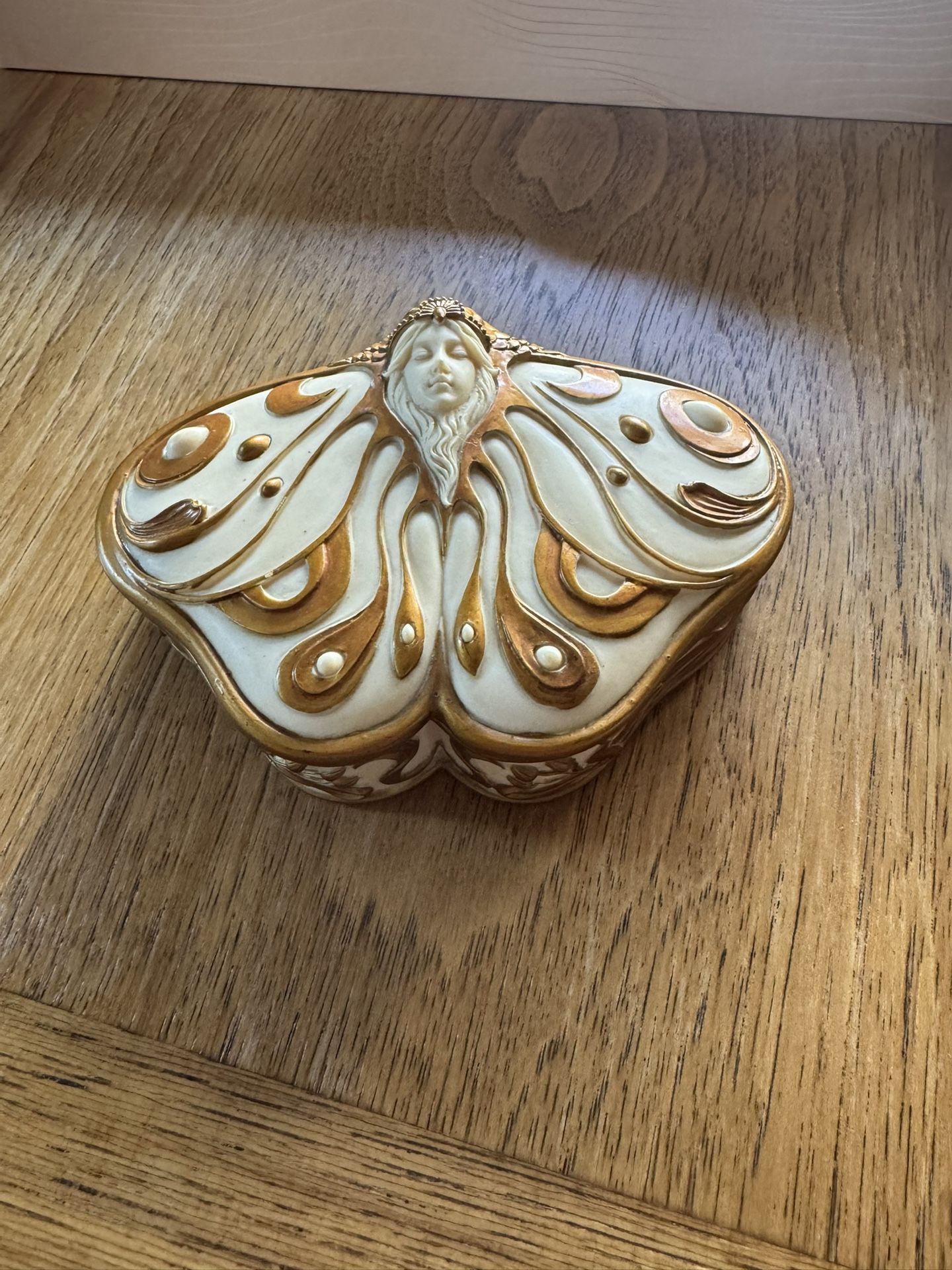 Art Nouveau Style Vintage Resin Trinket Box Jewelry