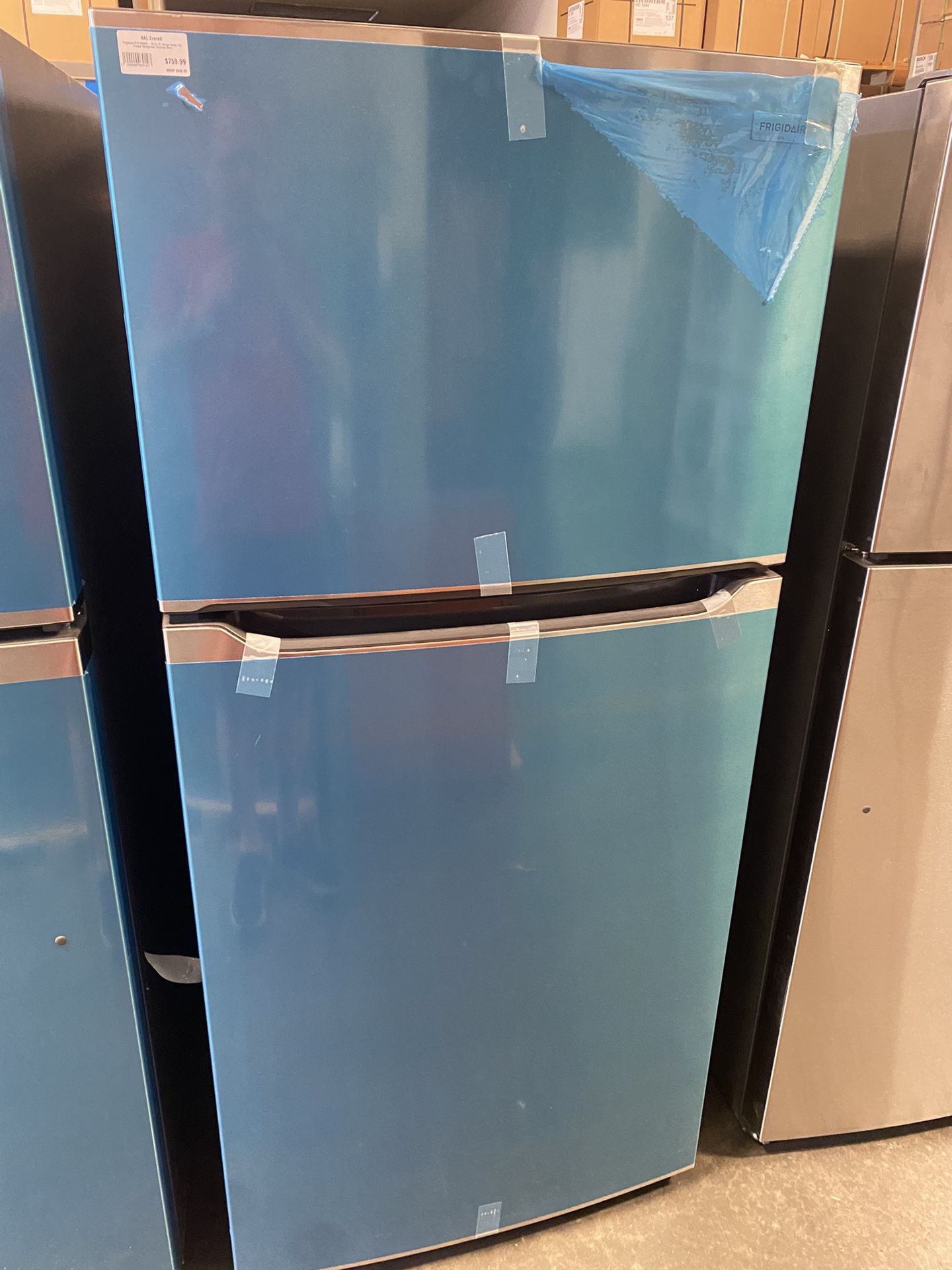 Frigidaire  FFTR2045VS 30 Inch Freestanding Top Freezer Refrigerator with 20.0 cu. ft. Capacity