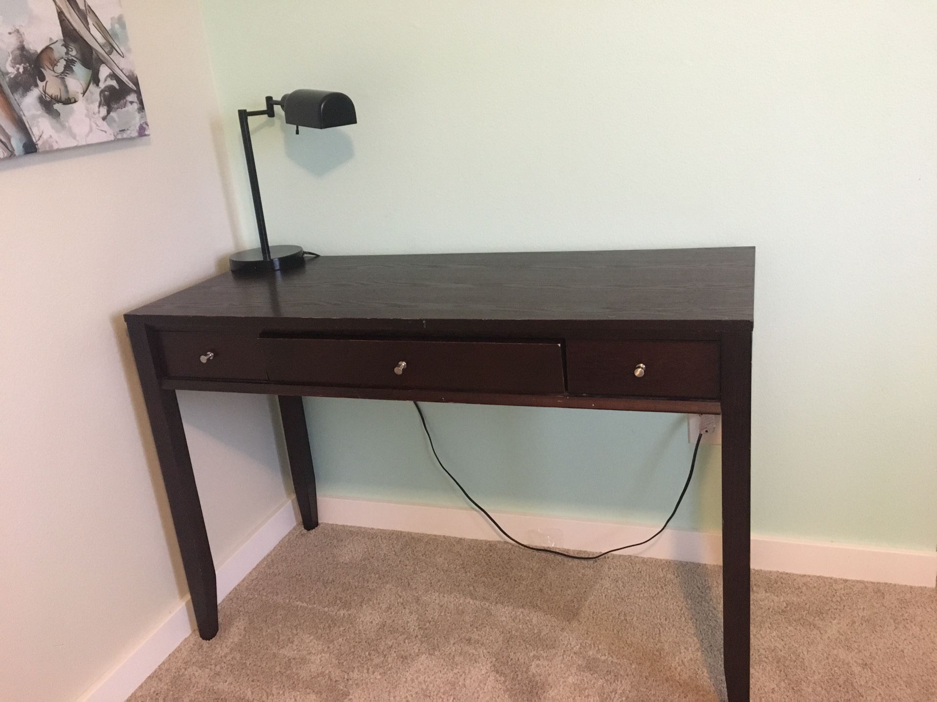 Computer desk with keyboard drawer