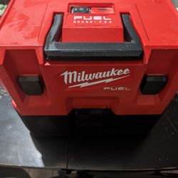 Milwaukee M12 Portable Vacuum - Tool Only 