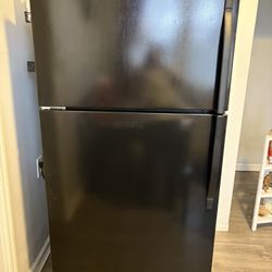 Black Kenmore 33 Top Mount Refrigerator