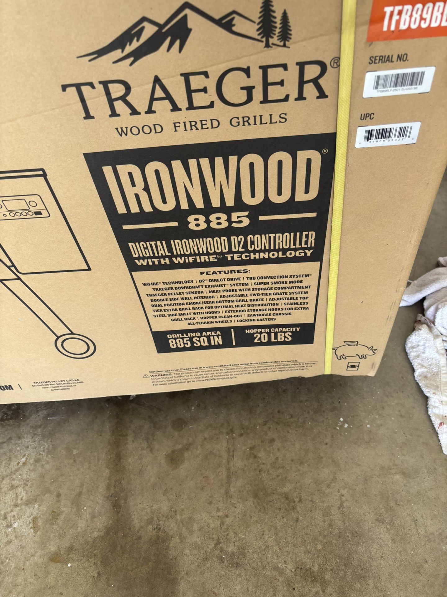 TRAEGER PELLET SMOKER GRILL