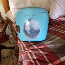 Frigidaire Mini Fridge 