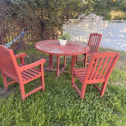 Outdoor table with 3 chairs. Needs work