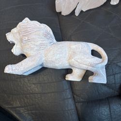Lion Carving 