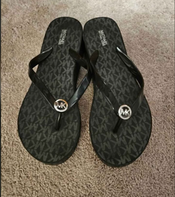 Women's sandals size 9 $25 (Victorville Ca) Cash Only! $25