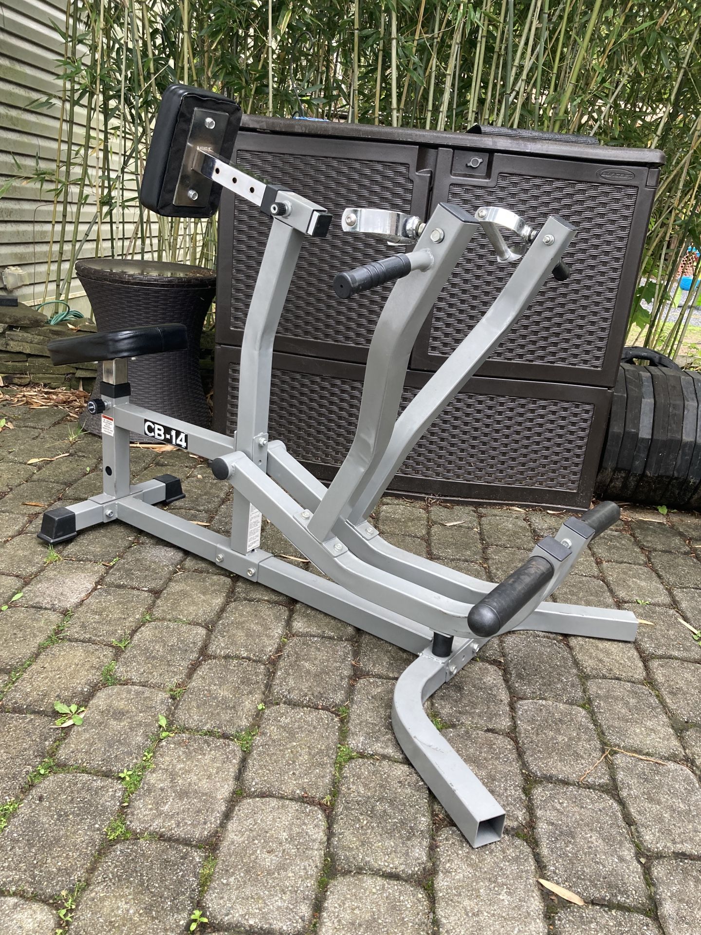 Valor Fitness Seated Row Machine With Independent Arms