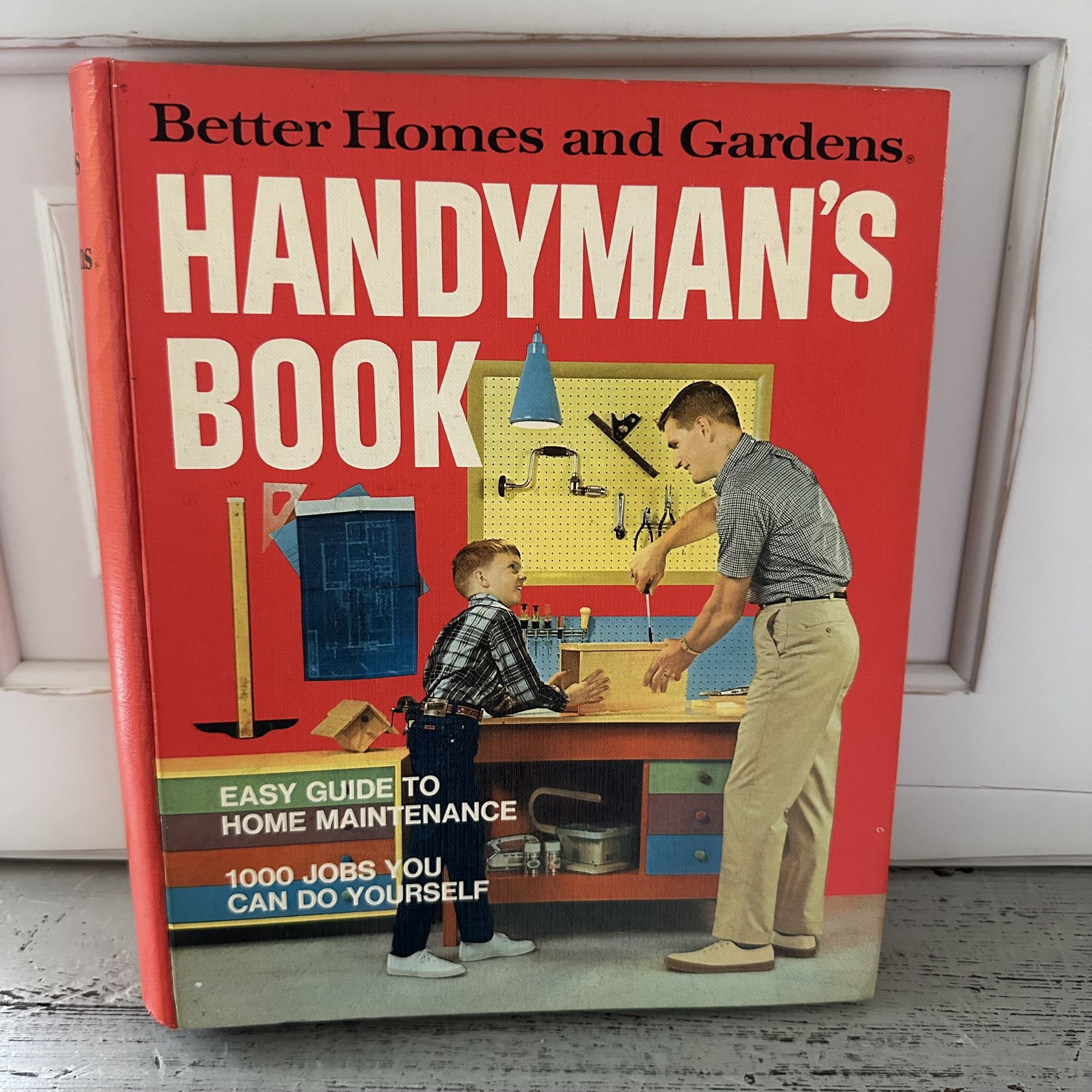 Vintage 1975 Better Homes & Gardens Handyman‘s book hardback five ring binder. 