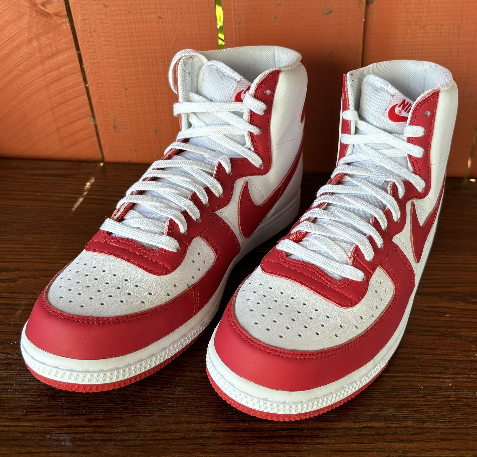Nike Mens White and Red High-Top Sneakers Size 10.5 Men main image 4