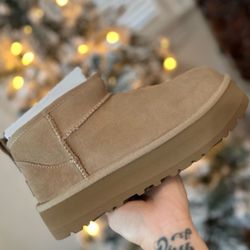 New Authentic UGG Ultra Mini Platform Boot Sand - Kids 4Y & 5Y