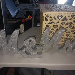 Mr. & Mrs. Glitter Sign