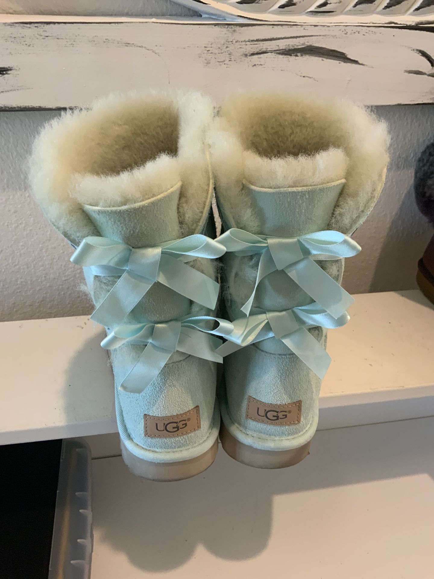 Ugg Women’s Bailey Bows Boots size 10 color Is Sea foam