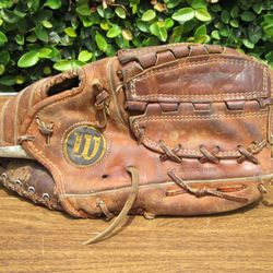 Wilson "A2000" XLC Right Handed Thrower Dual Hinge Baseball Glove