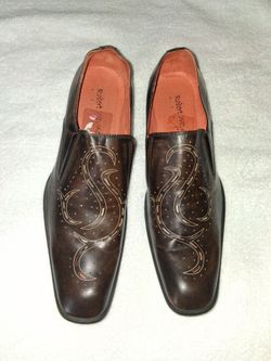Robert Wayne's........Size 12