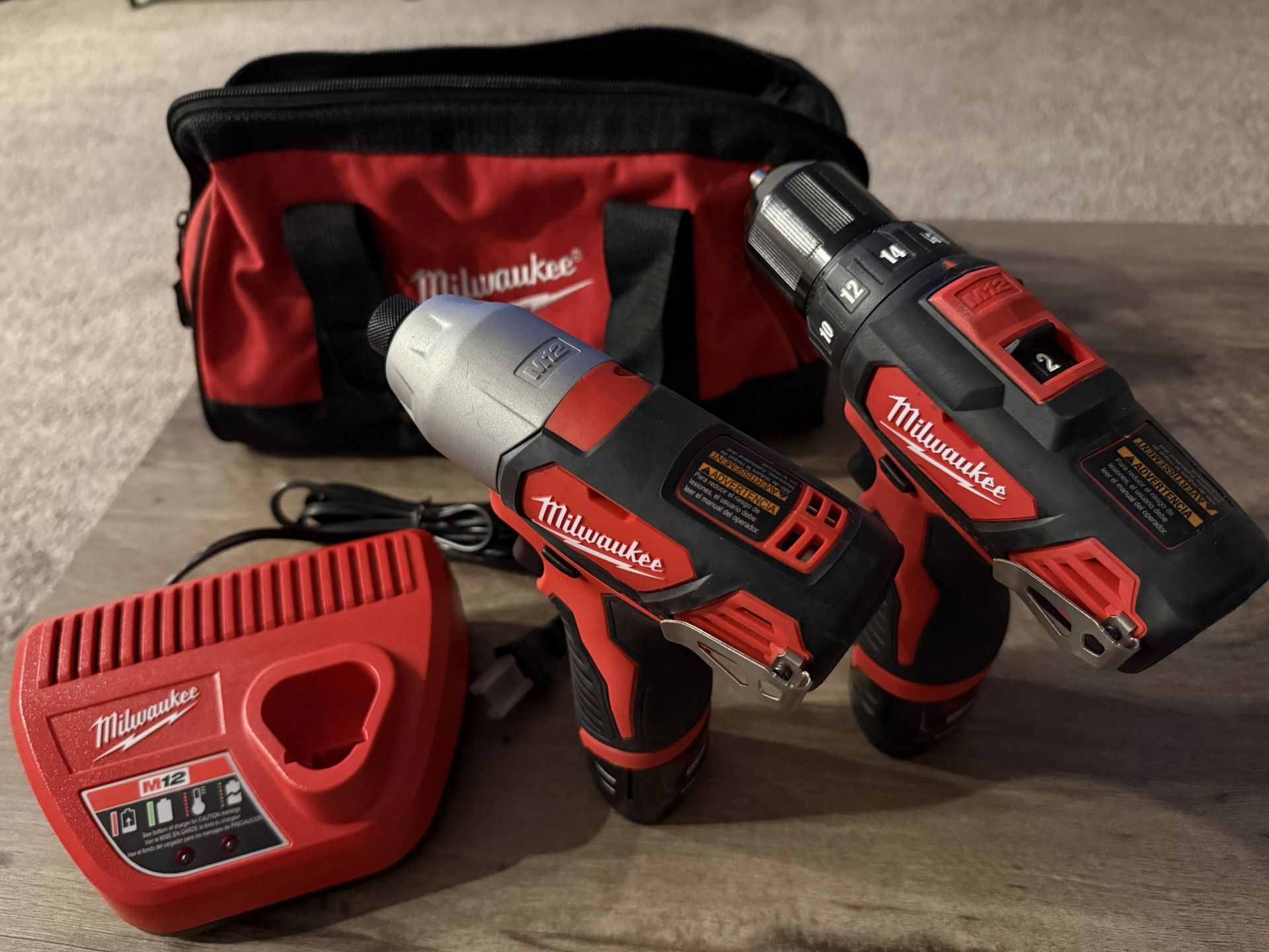 Milwaukee M12 1/4” Impact Driver & Drill /Driver Tool Kit