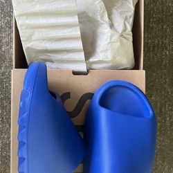 Yeezy Adidas Slides Azure Blue    Sz 10  Brand new 