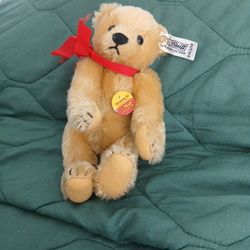 Steiff Classic 1909 Teddy Bear.