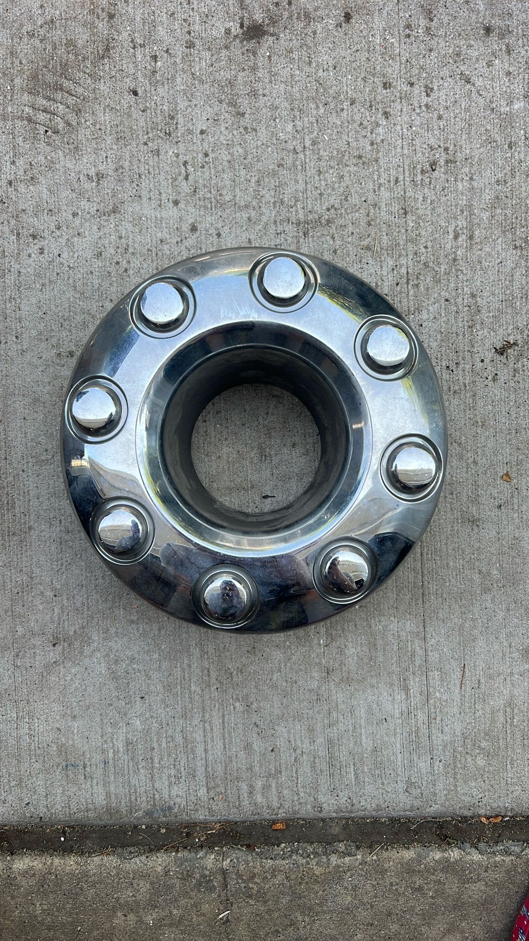 Ford F-350Hub Cover Steer Axle