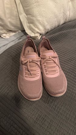 Women’s Skechers Memory Foam Slip on sneakers size 8