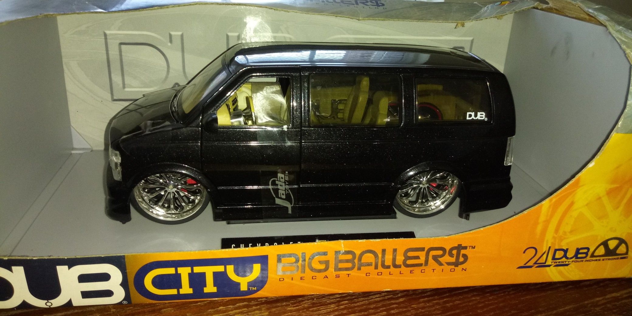 Chevrolet Astro Van by Jada toys