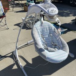 YARD SALE Viernes Sábado Y Domingo 