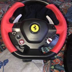 Thrustmaster 458 Spider Ferrari Racing Wheel W/pedals  XBox One