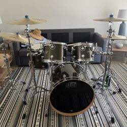 Full DW Performance Series Drum Kit