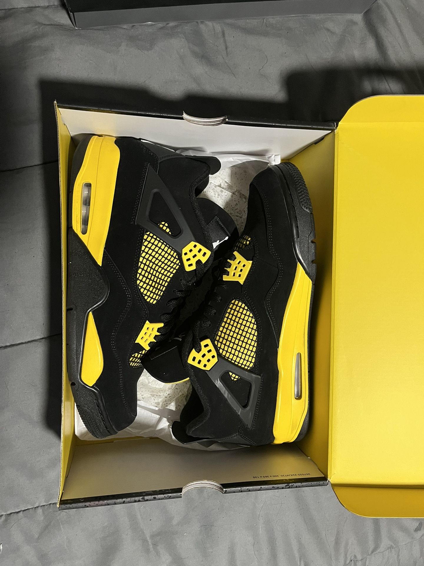 Jordan 4 Thunder