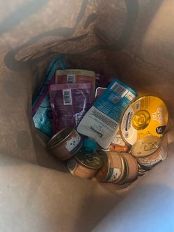 Cat food/treats