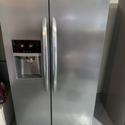 Frigidaire Counter Depth Stainless Refrigerator 