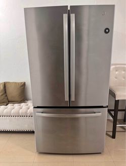 GE Stainless Steel French Door Refrigerator with Bottom Freezer - Excellent condition