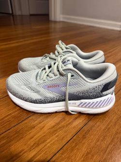 Brooks Ariel GTS 24 Running Shoes SIZE 7 like new