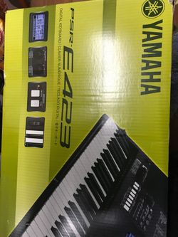 Yamaha PSR-E423 digital keyboard, like new
