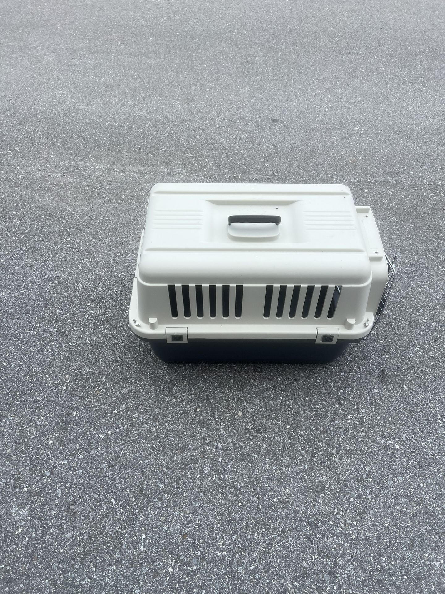 Small pet carrier great shape