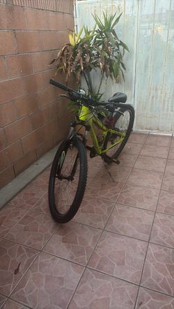 Shimano lime green men’s bike