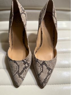 Women shoes 8 snake print