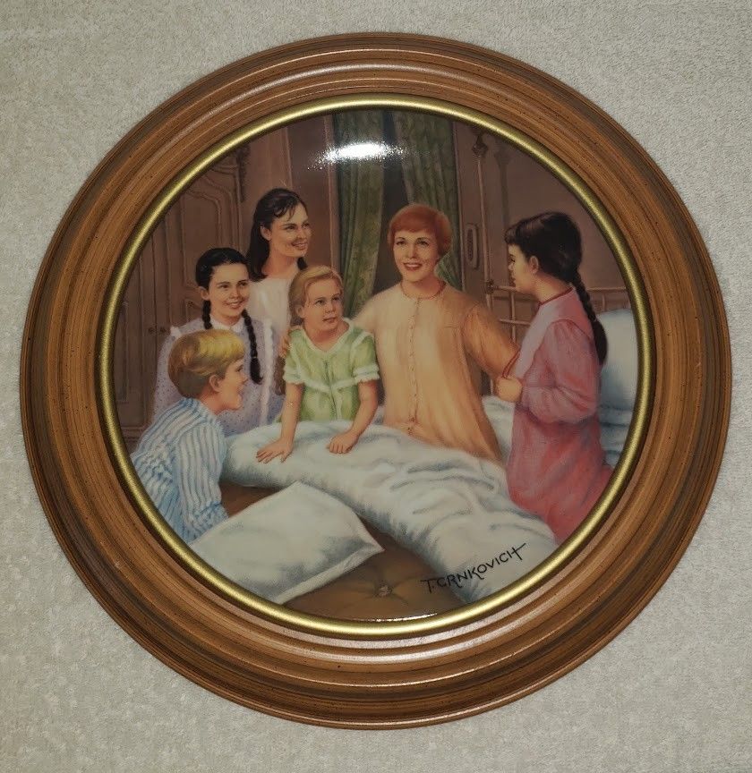 1986 "The Sound of Music - My Favorite Things" by Knowles Vintage Decorative Plate in Wood Frame
