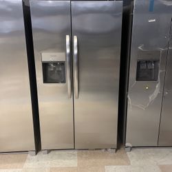 Frigidaire Side By Side Refrigerator‼️‼️