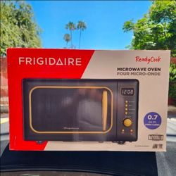 🔥 New Frigidaire Retro Countertop Microwave Oven 0.7 Cu. Ft.
