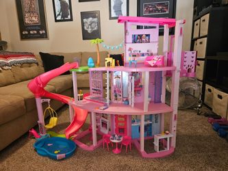 Barbie Dream House Like New