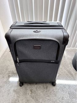 TUMI Large Expandable 29” Spinner Suitcase – 4 Wheels – Excellent Condition