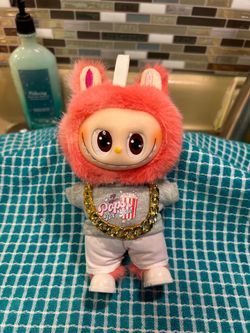 NEW! POP MART Labubu vinyl plush pendant  "Pin for Love" series w /gold chain.