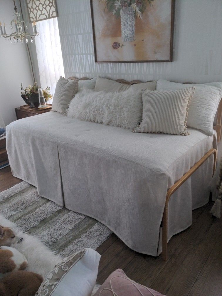 Daybed With Pop Up Trundle