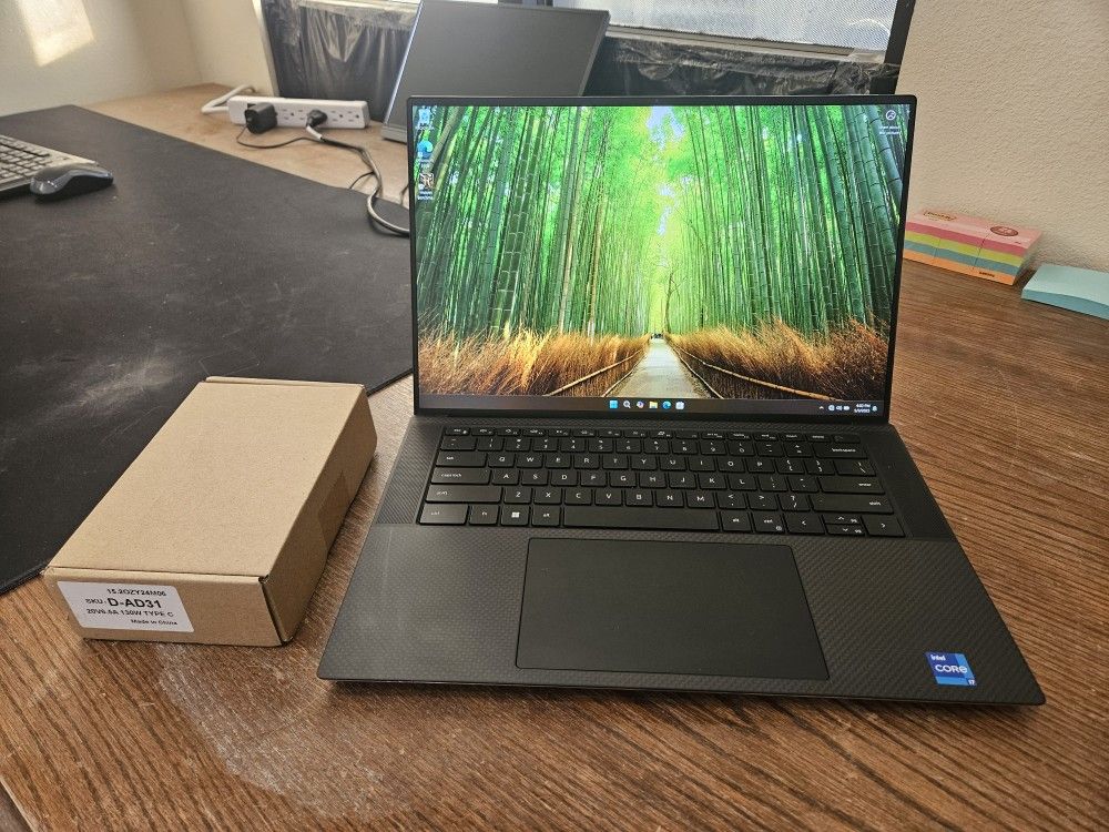 Dell XPS 9520 Intel Core i7 + RTX 3050 Laptop with 130 W Charger