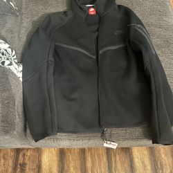 Black Nike Tech Large 110$