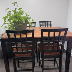 Dining Room Table Ans Chairs 