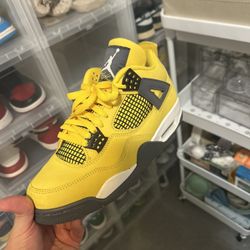 AIR JORDAN 4s