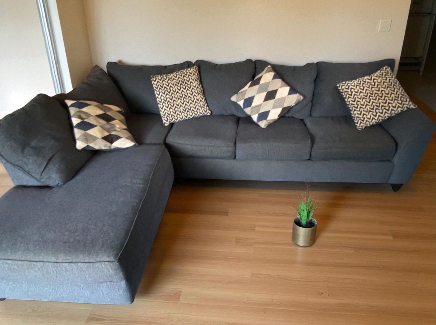 🛋 Jeromes Sectional Sofa Couch 🚚 DELIVERY AVAILABLE
