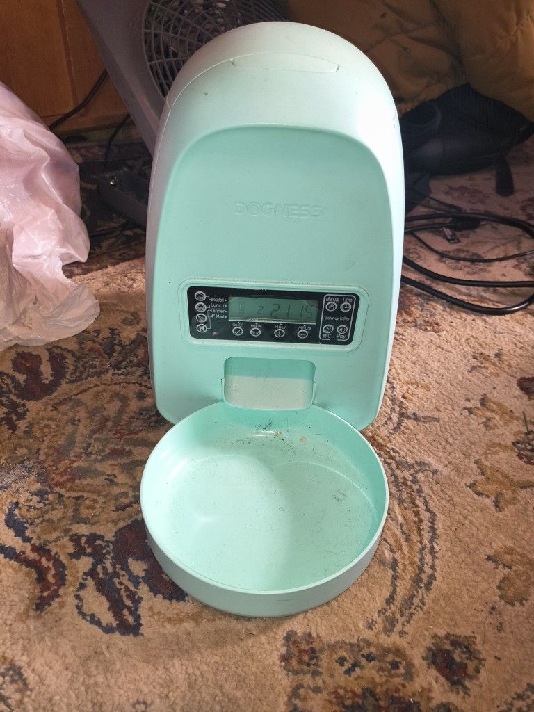 Automatic Dog Or Cat Feeder